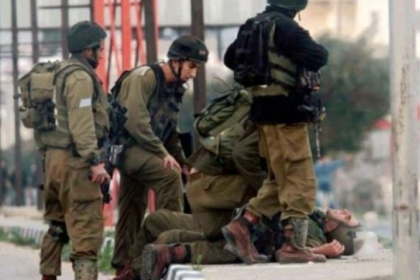 إصابة جندي بإلقاء قنبلة باتجاه نقطة لجيش الاحتلال في الخليل