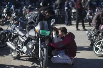 لأول مرة.. الاحتلال يسمح بإدخال قطع غيار الدرجات النارية إلى غزة