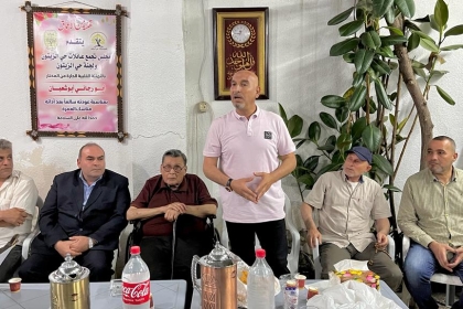 بالصور: لجنة اللاجئين بساحة غزة تنفذ زيارة لديوان آل أبو شعبان وسط مدينة غزة 