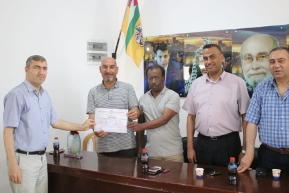 المكتب الحركي الفرعي للإداريين والإقتصاديين يختتم دورة تدريبية في المهارات الإدارية والقيادية بمحافظة غزة