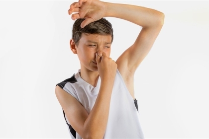 10 نصائح للتخلص من التعرق تحت الإبطين في الصيف