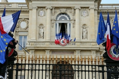 فرنسا تدين عنف المستوطنين والموافقة على بناء آلاف الوحدات الاستيطانية الجديدة