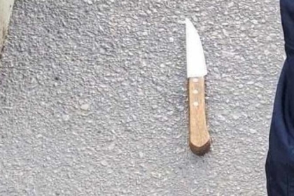 إصابة مستوطن في عملية طعن قرب تل أبيب واعتقال المنفذ