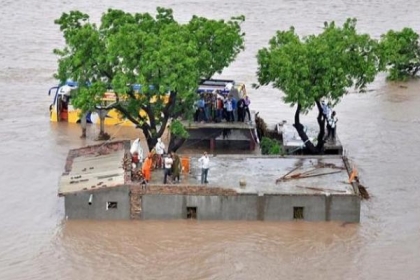 49 قتيلًا في الهند جراء الأمطار والفيضانات