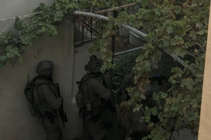 قوات إسرائيلية تعتقل مقاومًا من منزله بمحيط مخيم جنين