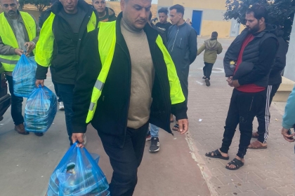 تيار الإصلاح الديمقراطي في حركة فتح ينفذ مبادرة "توزيع معجنات" على النازحين في محافظة خانيونس