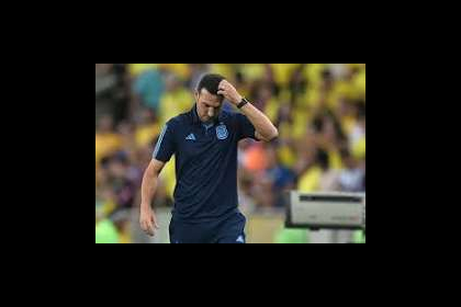 سكالوني يحدد اللاعب الأقرب لارتداء رقم 10 مع الأرجنتين بعد ميسي