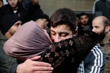 سلطات الاحتلال الإسرائيلي تفرج بعد ظهر اليوم عن 12 مواطنا من قطاع غزة