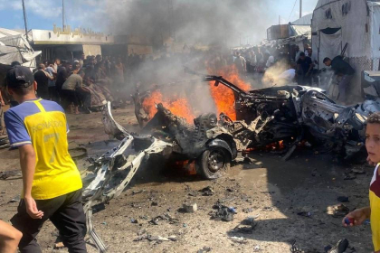 محدث: شهيدان ومصابون في غارة إسرائيلية استهدفت مركبة بمواصي خان يونس