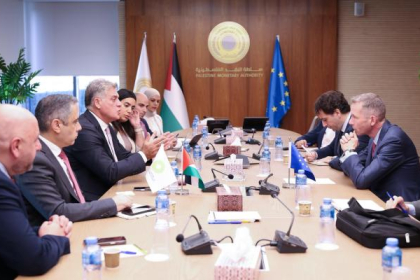 تحذير فلسطيني من مخاطر رهن العلاقات المصرفية مع إسرائيل بقرارات مؤقتة