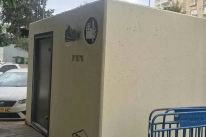 نشر ملاجئ محصنة في عدة أحياء في عسقلان و ديمونا وعراد جنوب "إسرائيل"