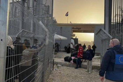 قوات الاحتلال تعتقل 3 فلسطينيين خلال عودتهم إلى غزة عبر معبر رفح