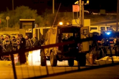 الاحتلال يغلق المدخل الشمالي لبلدة الرام شمال القدس