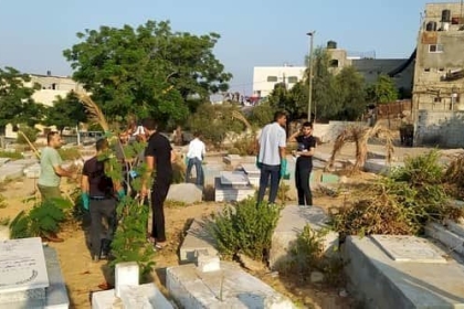 مجلس الشباب الفلسطيني بمحافظة الشمال يشارك في مبادرة بلدية بيت لاهيا لتنظيف "مقبرة بيت لاهيا".