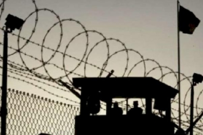 إدارة سجون الاحتلال تنقل الأسير كريم يونس تعسفياً من سجن "جلبوع" إلى "مجدو"