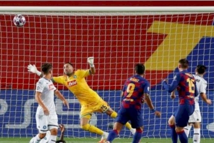 برشلونة يقصي نابولي ويضرب موعدا ناريا مع بايرن ميونخ