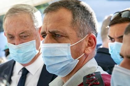 وزير الجيش الاسرائيلي ورئيس أركانه يتوعدان: استمرار اطلاق البالونات الحارقة من غزة سيؤدي إلى رد عنيف