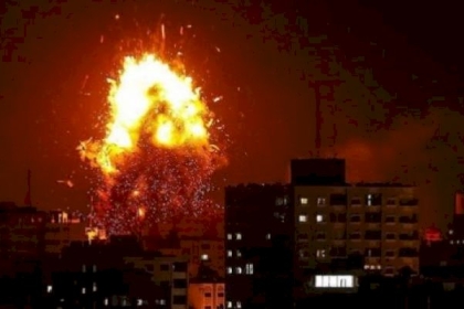 شهيدة وعدة إصابات جراء استهداف الاحتلال لشقتين في عمارة سكنية بمخيم  الشاطئ