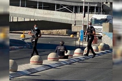 جنين: قوات الاحتلال تحرق مقتنيات مسجد وتصيب شابًا بالرصاص
