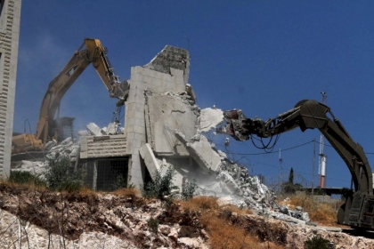 الاحتلال يهدم عمارة سكنية  في جبل المكبر بالقدس