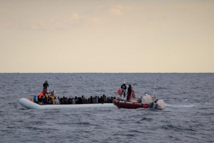 الخارجية الفلسطينية: إنقاذ 4 مهاجرين وانتشال جثتين والإعلان عن مفقود قبالة السواحل اليونانية