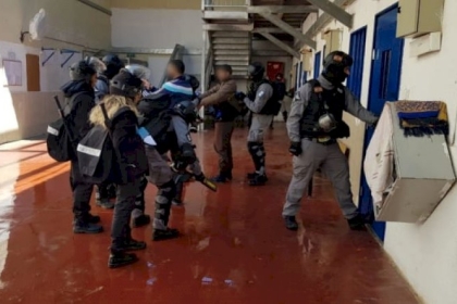 شؤون الأسرى: إدارة السجون تُنكل بالأسير المريض علي حسان وتفاقم حالته