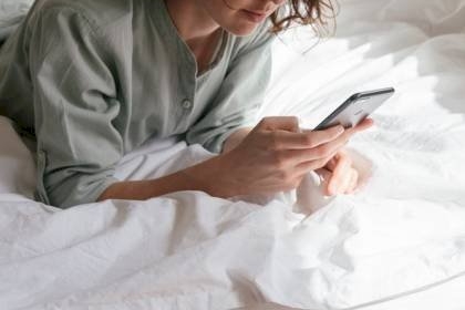 علامات تكشف تلف هاتفك الذكى.. خلى بالك من خطوط الشاشة والبطارية