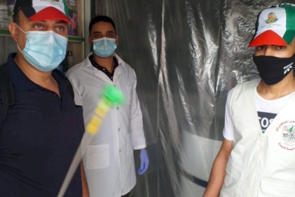 كوادر حركة فتح في محافظة الشمال ينفذون مبادرة تعقيم  للمحلات والمباني