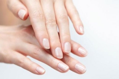 خلطة منزلية مضمونة لتفتيح اليدين