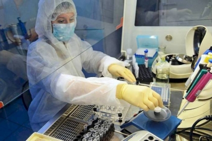 حملة التطعيم من العدوى تنطلق السبت المقبل.. روسيا تعلن أنها ستصدّر تكنولوجيا إنتاج لقاح كورونا