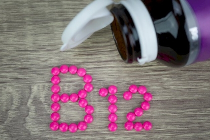 ما العلاقة بين انخفاض مستويات فيتامين B12 واضطراب نفسي خطير؟