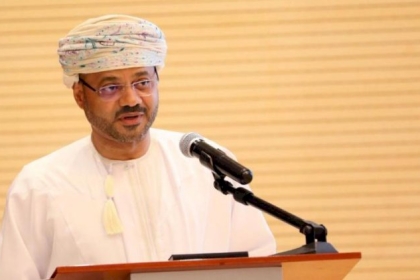 وزير خارجية عُمان: نتمسك بالمبادرة العربية إطاراً مرجعياً للسلام