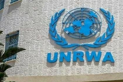 "الأونروا" توقف رئيس اتحاد العاملين بالضفة عن العمل