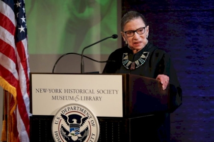 معركة سياسية جديدة في أمريكا بعد وفاة القاضية روث بادر غينسبورغ