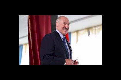 لوكاشينكو يؤدي اليمين الدستورية