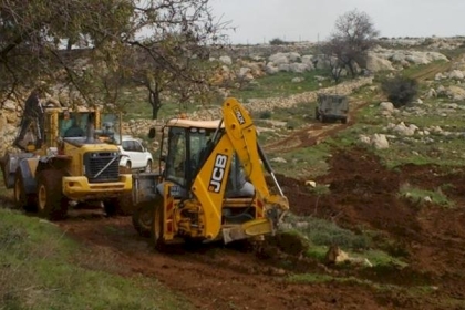 جنين: الاحتلال يشق طريقا لصالح بؤرة استيطانية مقامة على أراضي يعبد