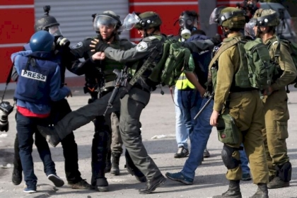 تقرير : 54 انتهاكًا إسرائيليًا بحق الصحفيين خلال أكتوبر