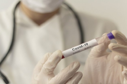 دراسة: هيدروكسي كلوروكين لا يوقف انتشار "كوفيد-19" بين العاملين الصحيين!