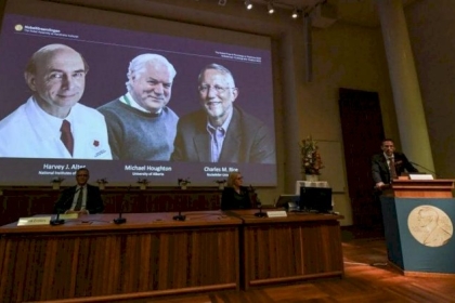 جائزة نوبل بالطب إلى مكتشفي "فيروس الكبد الوبائي سي"