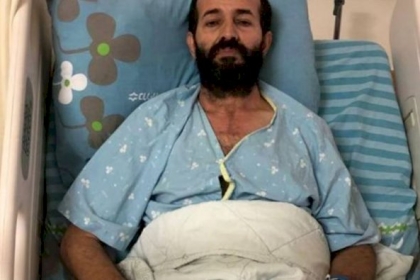 الاحتلال يمدد اعتقال الأسير المضرب ماهر الأخرس حتى الثلاثاء المقبل