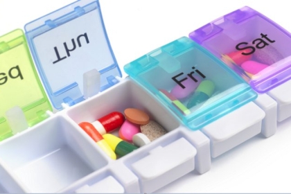 تفسير سبب ظهور عارض شائع لنقص فيتامين هام للجسم!