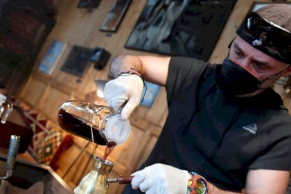 الكشف عن خطر تناول القهوة "على معدة فارغة"