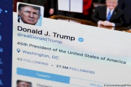 "تويتر" يواصل وسم تغريدات ترمب بإشارة "ضارة أو مضللة"