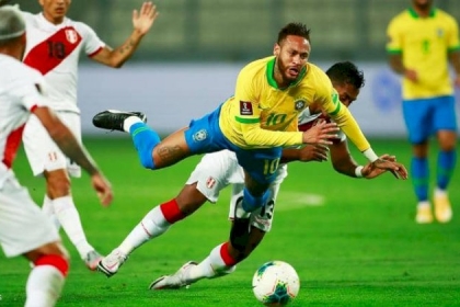 نيمار يقلب الطاولة على بيرو في فوز "عصيب" للبرازيل
