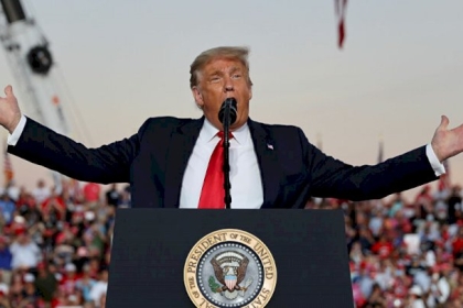 ترامب يقدم أوراق ترشحه للانتخابات الرئاسة لعام 2024