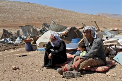 مستوطنون يهاجمون منازل ومركبات الموطنين في حي الشيخ جراح بالقدس المحتلة