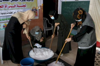 بالصور : لجنة المرأة العاملة في مجلس عمال محافظة الوسطى تطلق مبادرة تحمل عنوان ( في زمن المعقمات بايدينا نصنع المنظفات).