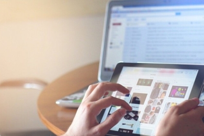 تصفح الويب أثناء مشاهدة التلفزيون يؤدي إلى هفوات في الانتباه يمكن أن تؤثر على الذاكرة