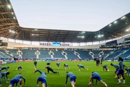 دينامو كييف في ورطة أمام برشلونة بغياب 13 لاعبا