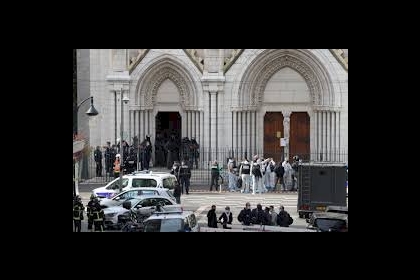 فرنسا: اعتقال مسلح بسكين كبير تجول وسط باريس